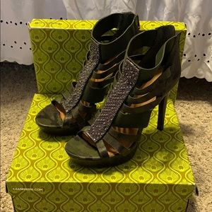 Gianni Bini camo heels